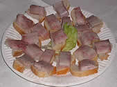 Filets d'anguille sur canapé